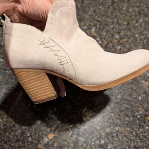Sam Edelman Cream Ankle Booties with Pointed Toe and Stacked Heel